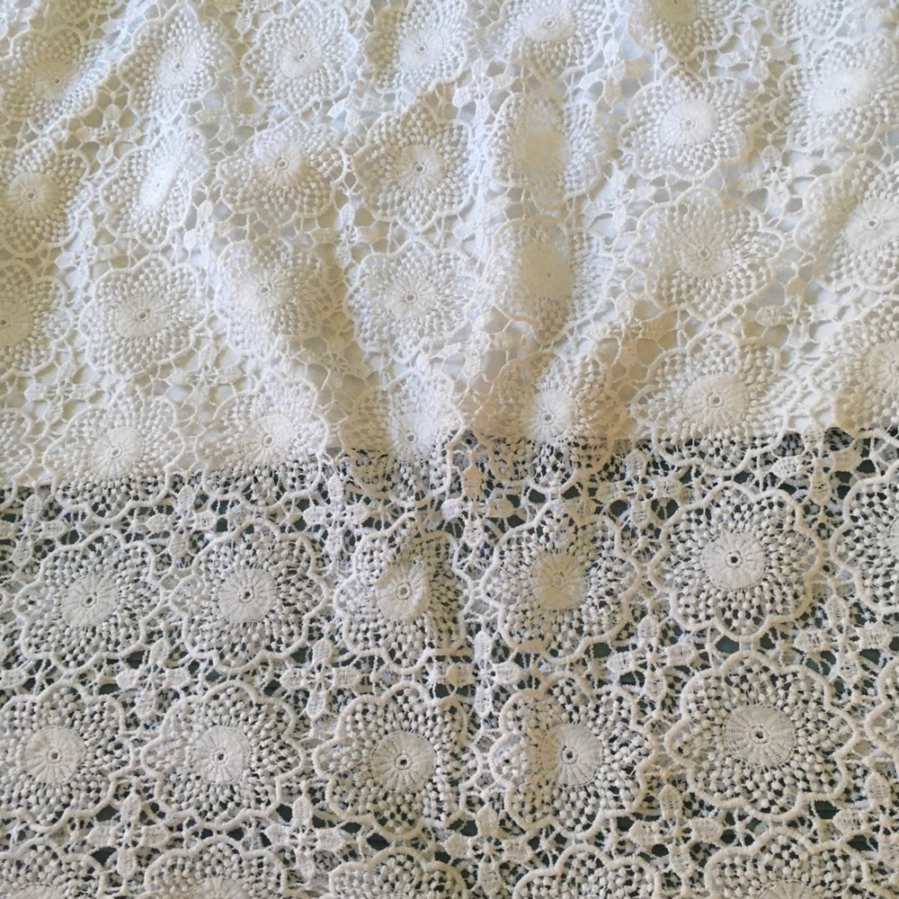 White lace skirt - Picture 4 of 5